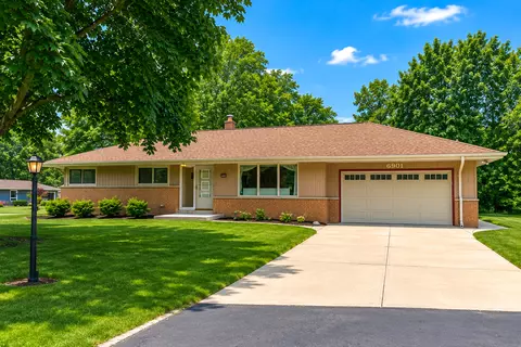 6901 N Crestwood, Glendale, WI 53209