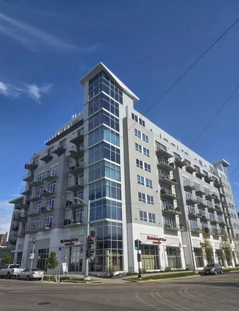 601 E Ogden #707, Milwaukee, WI 53202