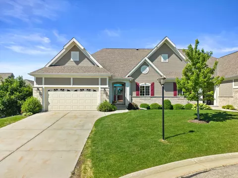 2406 Deercrest, Waukesha, WI 53188