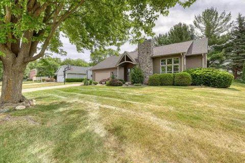 798 Greenway, Hartland, WI 53029