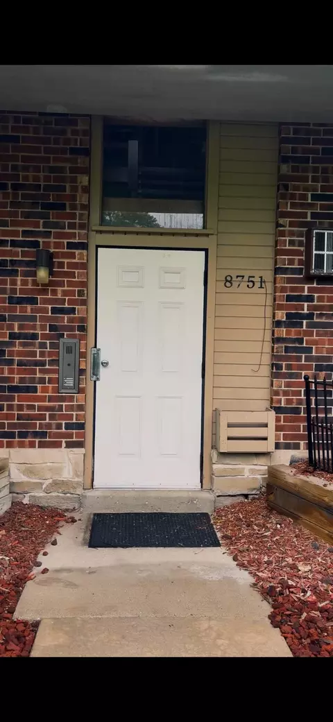 8751 W Oklahoma #B, Milwaukee, WI 53227
