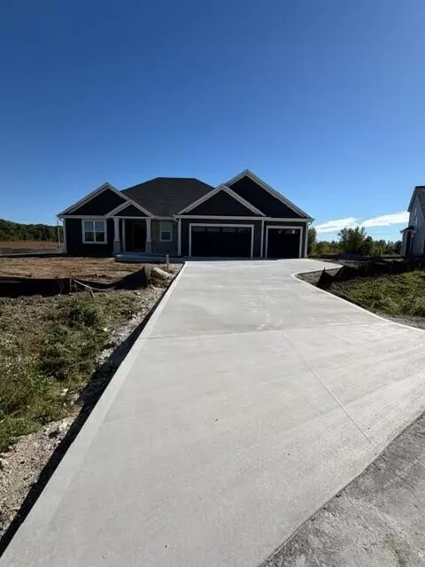 9800 N Migratory, Mequon, WI 53097