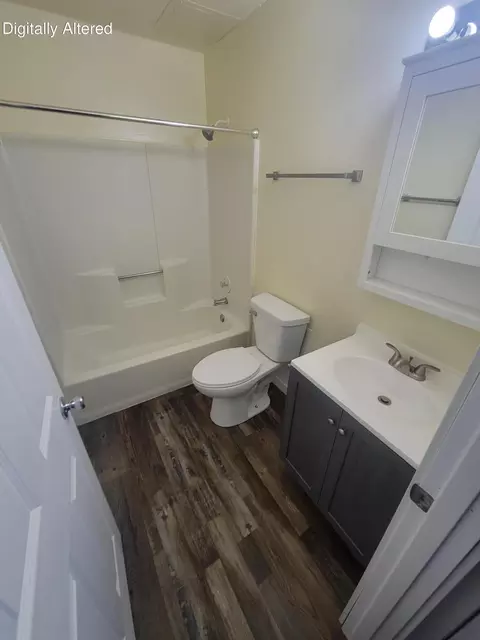 Bath - 1014 Pine, La Crosse, WI 54601 photo 1 of 1