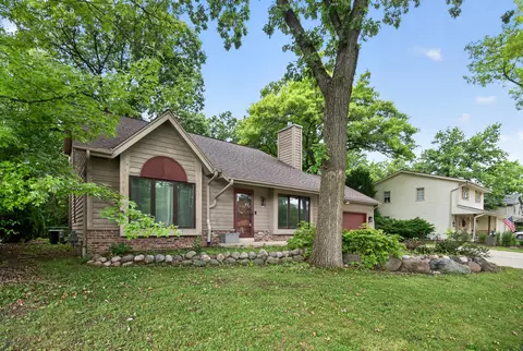 9015 S 84th, Franklin, WI 53132