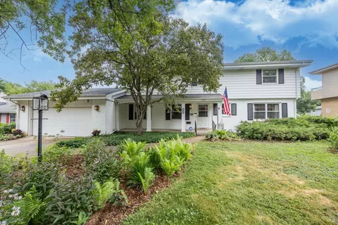 2828 N 122nd, Wauwatosa, WI 53222
