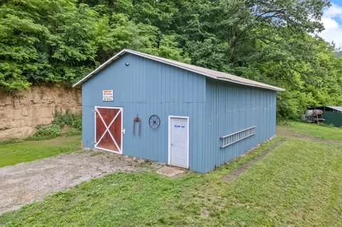 Exterior - 15315 County Rd 25, Mount Vernon, MN 55969 photo 3 of 13