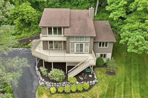 790 Garrison, Delafield, WI 53018