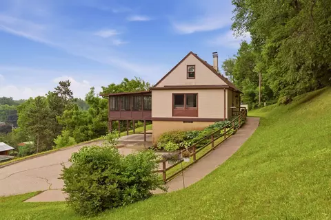713 2nd, La Crescent, MN 55947