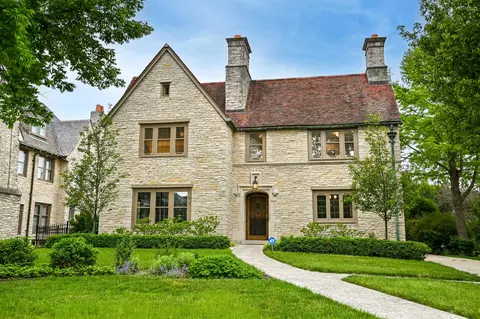 3445 N N Lk, Milwaukee, WI 53211