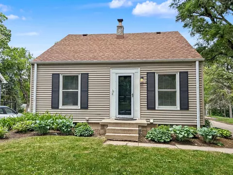10918 W W Wls, Wauwatosa, WI 53226