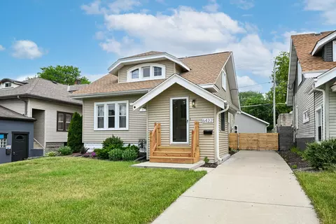6422 W North, Wauwatosa, WI 53213