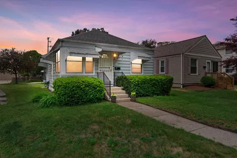 1818 E Fernwood, Milwaukee, WI 53207