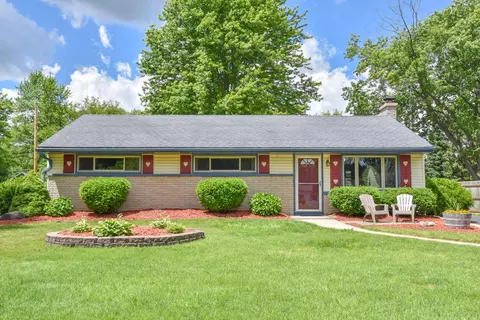w200n9459 Woodside, Menomonee Falls, WI 53051