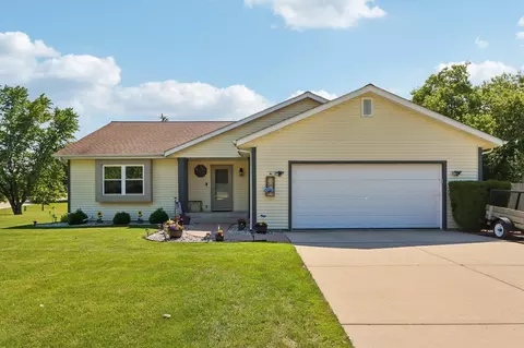 7710 S Chapel Hl, Franklin, WI 53132