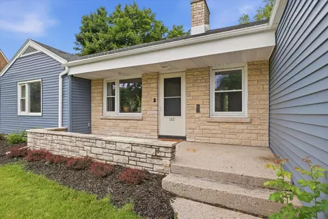 187 W Oak Grv, Juneau, WI 53039