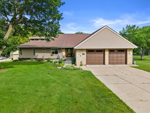 210 Prairie Vw, North Prairie, WI 53153