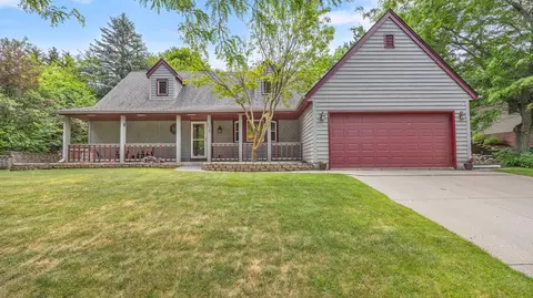 715 Hawthorn, West Bend, WI 53095