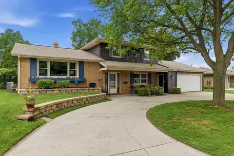 241 Crestwood, Sheboygan Falls, WI 53085