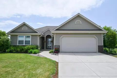 967 Log Cabin, Belgium, WI 53004