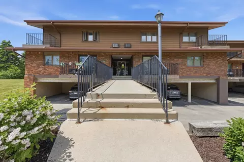 4085 S 84th #7, Greenfield, WI 53228