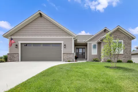 s54w25469 Pebble Brk, Waukesha, WI 53189