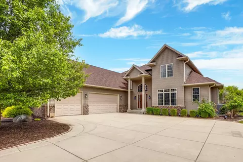 750 Pinehurst, Mukwonago, WI 53149