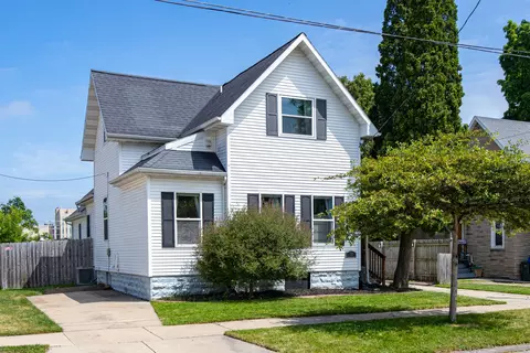 138 N Locust, Appleton, WI 54914