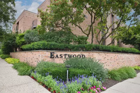 3838 N Oakland #274, Shorewood, WI 53211