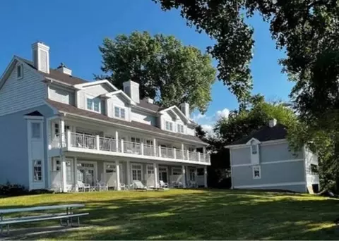 4200 W End, Geneva, WI 53147
