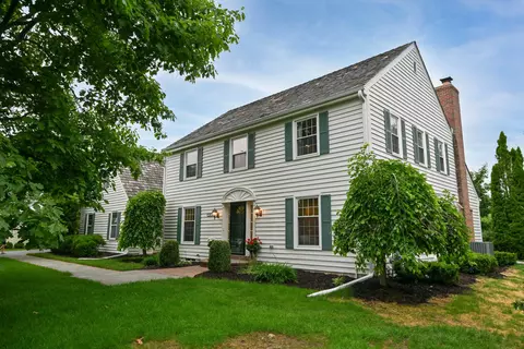 2502 W Norway, Mequon, WI 53092