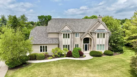 10431 N Gazebo Hl, Mequon, WI 53092