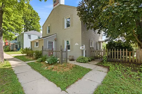 5594 Arrowwood, Greendale, WI 53129