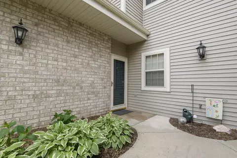 18730 Emerald #B, Brookfield, WI 53045