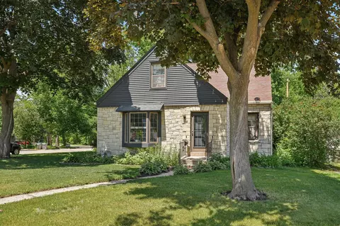 4630 W Cleveland, Milwaukee, WI 53219
