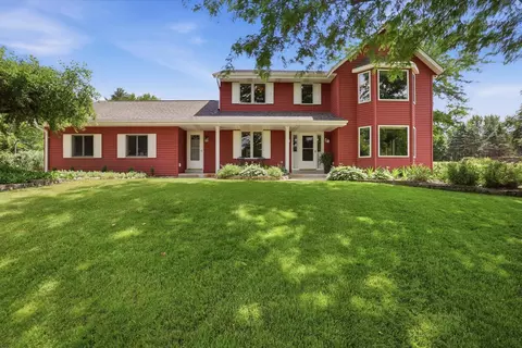 w343n6980 Circle Dr, Lac La Belle, WI 53066