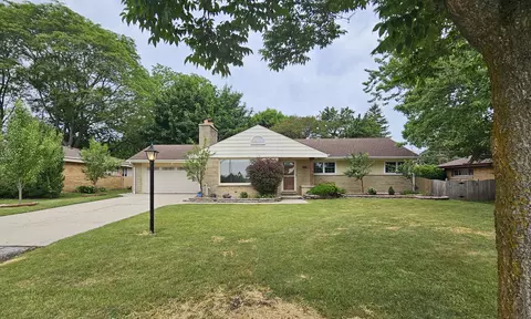 2127 N 122nd, Wauwatosa, WI 53226
