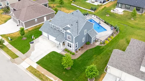 1384 Bluestem, Oconomowoc, WI 53066