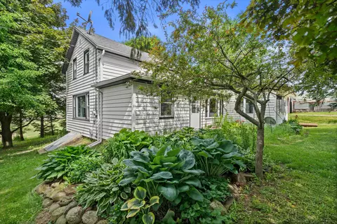 6544 Mohawk, Wayne, WI 53002