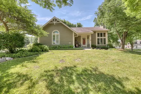 10929 W Hope, Wauwatosa, WI 53222