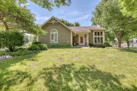 10929 W Hope, Wauwatosa, WI 53222