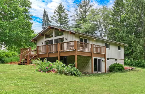 w277s8435 Riverview, Mukwonago, WI 53149