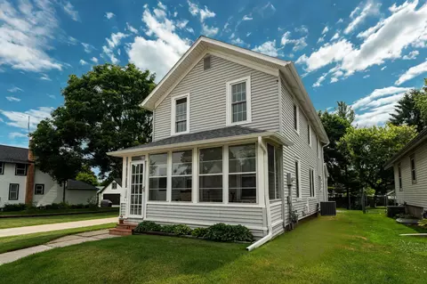 69 S Chestnut, Oconomowoc, WI 53066