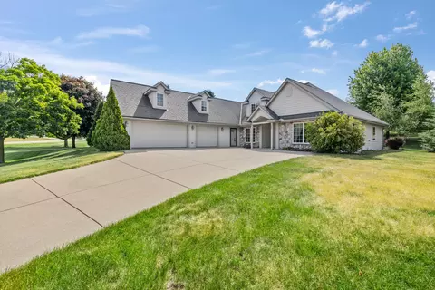 207 N Hunters, Slinger, WI 53086