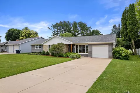 630 E Ctr, Juneau, WI 53039