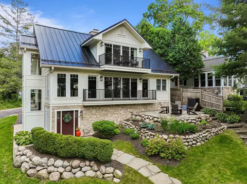 13 Cedar Pt, Williams Bay, WI 53191