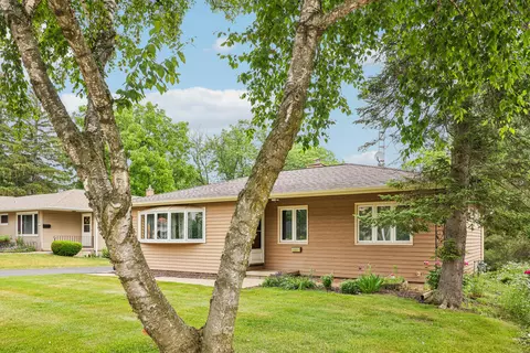 810 Summit, Waukesha, WI 53188