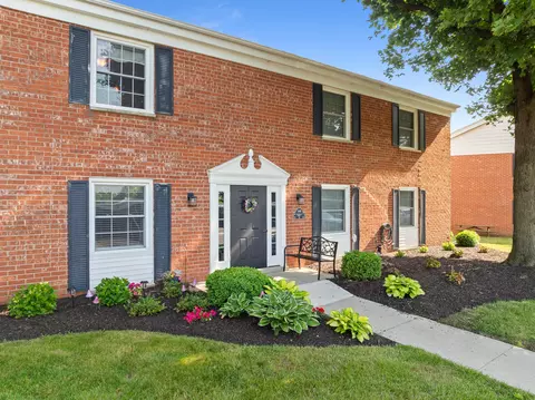 348 County Road B #8, Fontana, WI 53125