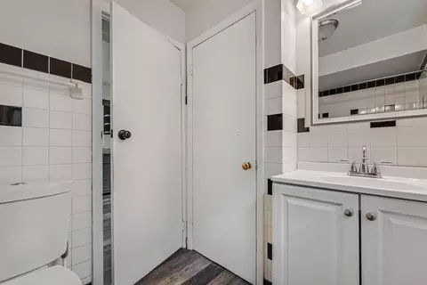 Bath - 1017 E Pearson, Milwaukee, WI 53202 photo 2 of 2