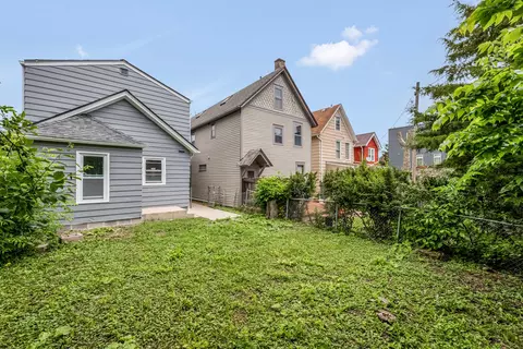 Exterior - 1017 E Pearson, Milwaukee, WI 53202 photo 4 of 5