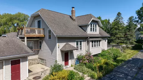 2029-2031 W Donges Bay, Mequon, WI 53092